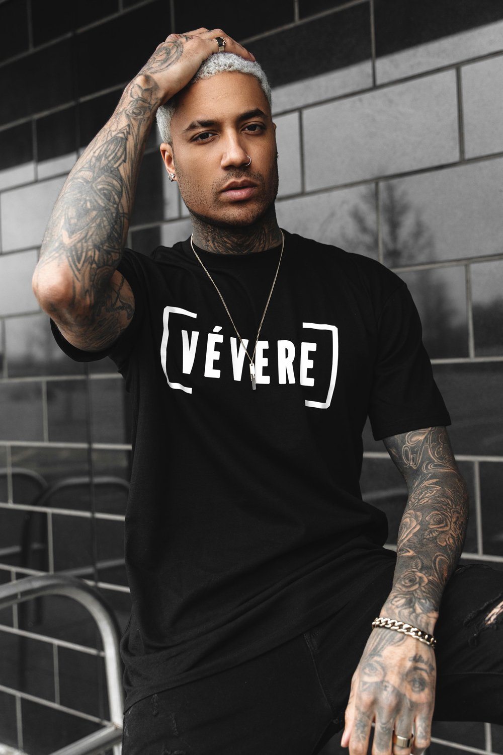 Black Classic T-Shirt hero 2- Vevere